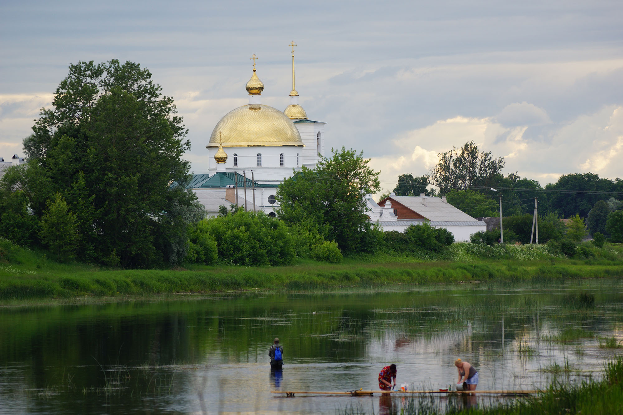 Монастырь в острове Псковской области